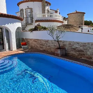  Villa On Main Canal With 13 M Private Mooring, Private Pool, Air Con In Rooms, Non-smoking